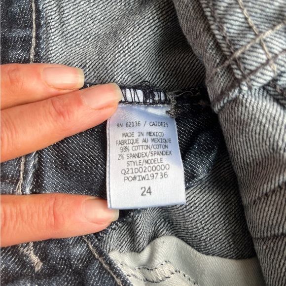 Low Rise Guess Denim Shorts - Picture 4 of 4